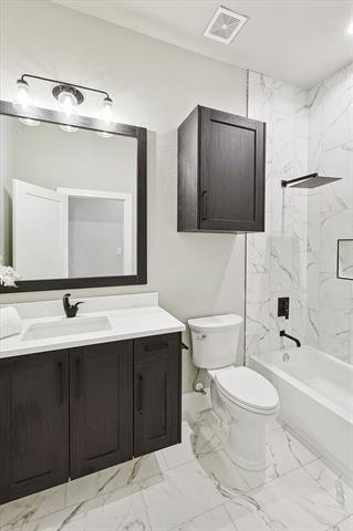 Building Photo - 2084 Glenhollow Dr