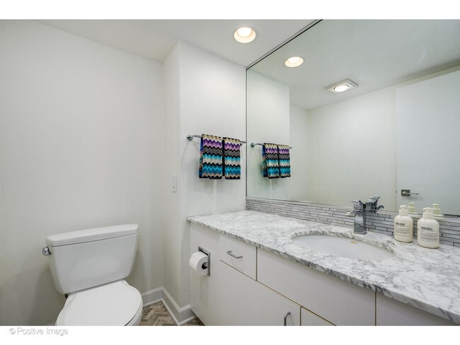 Building Photo - 150 W Eugenie St