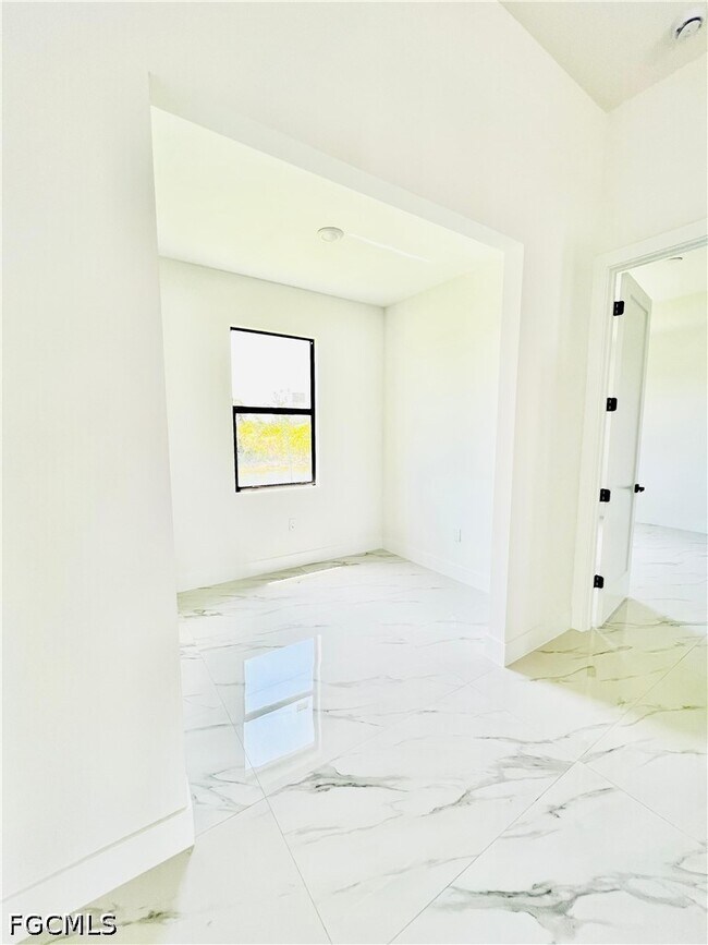 Building Photo - 1422 NE 20th St