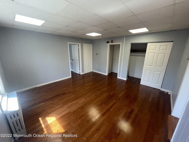 Building Photo - 213 Chelsea Ave