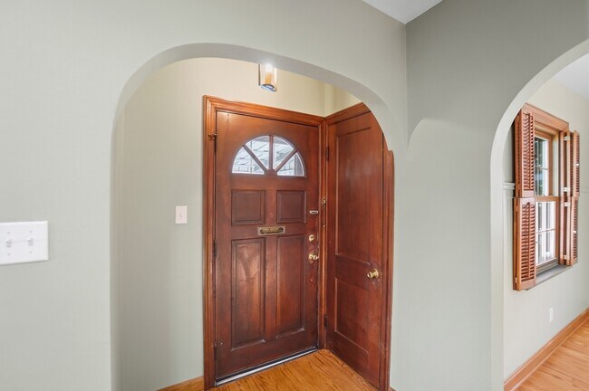 Building Photo - 1028 Colwick Dr
