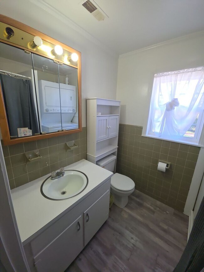 Building Photo - 117 Lynn Dr