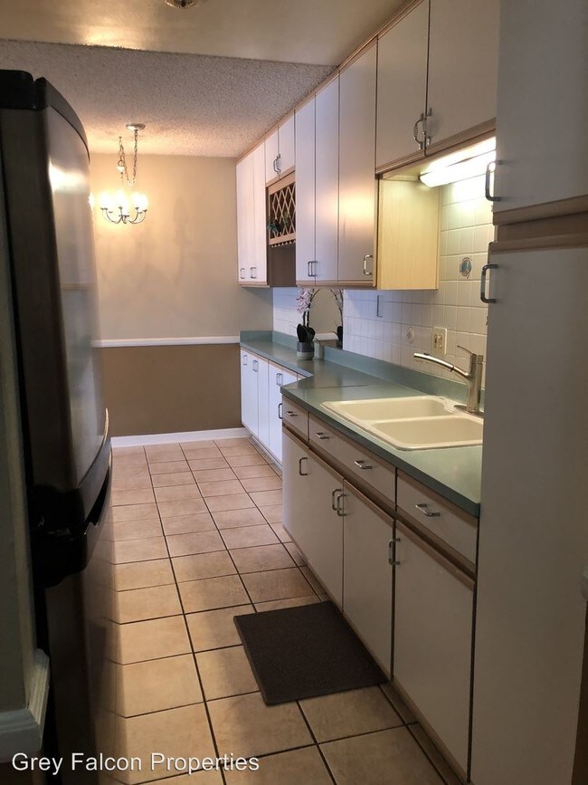 Building Photo - 4855 Cole St