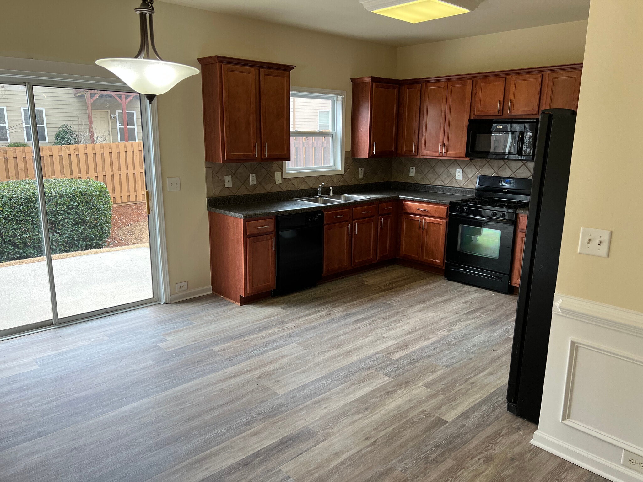 Building Photo - 352 Beynon Ter