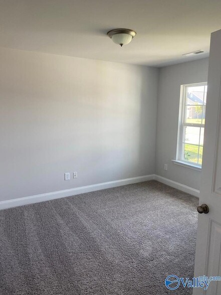 Building Photo - 121 Sorrelweed Dr