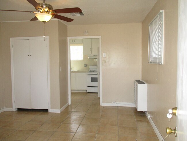 Building Photo - 117 W Robertson Rd