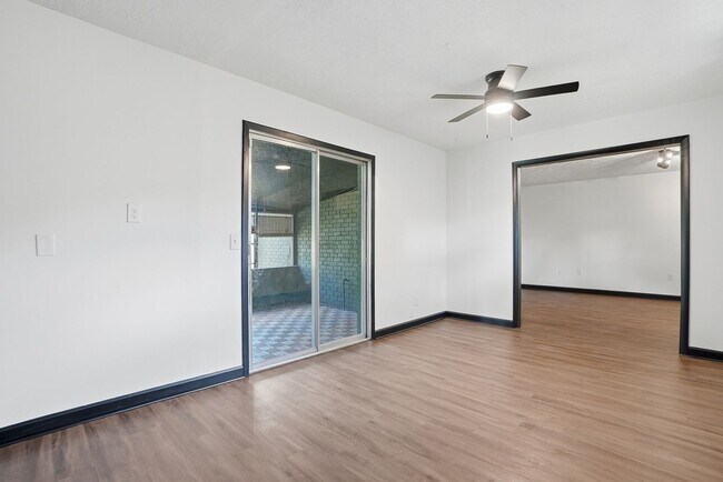 Building Photo - 703 Pineview Ct