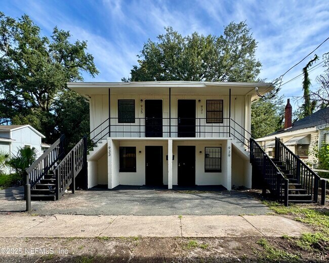 Building Photo - 929 W 27th St