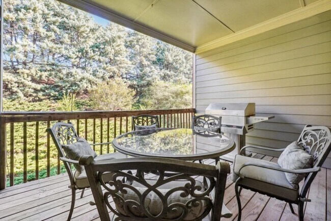 Building Photo - 3808 Fairhill Point