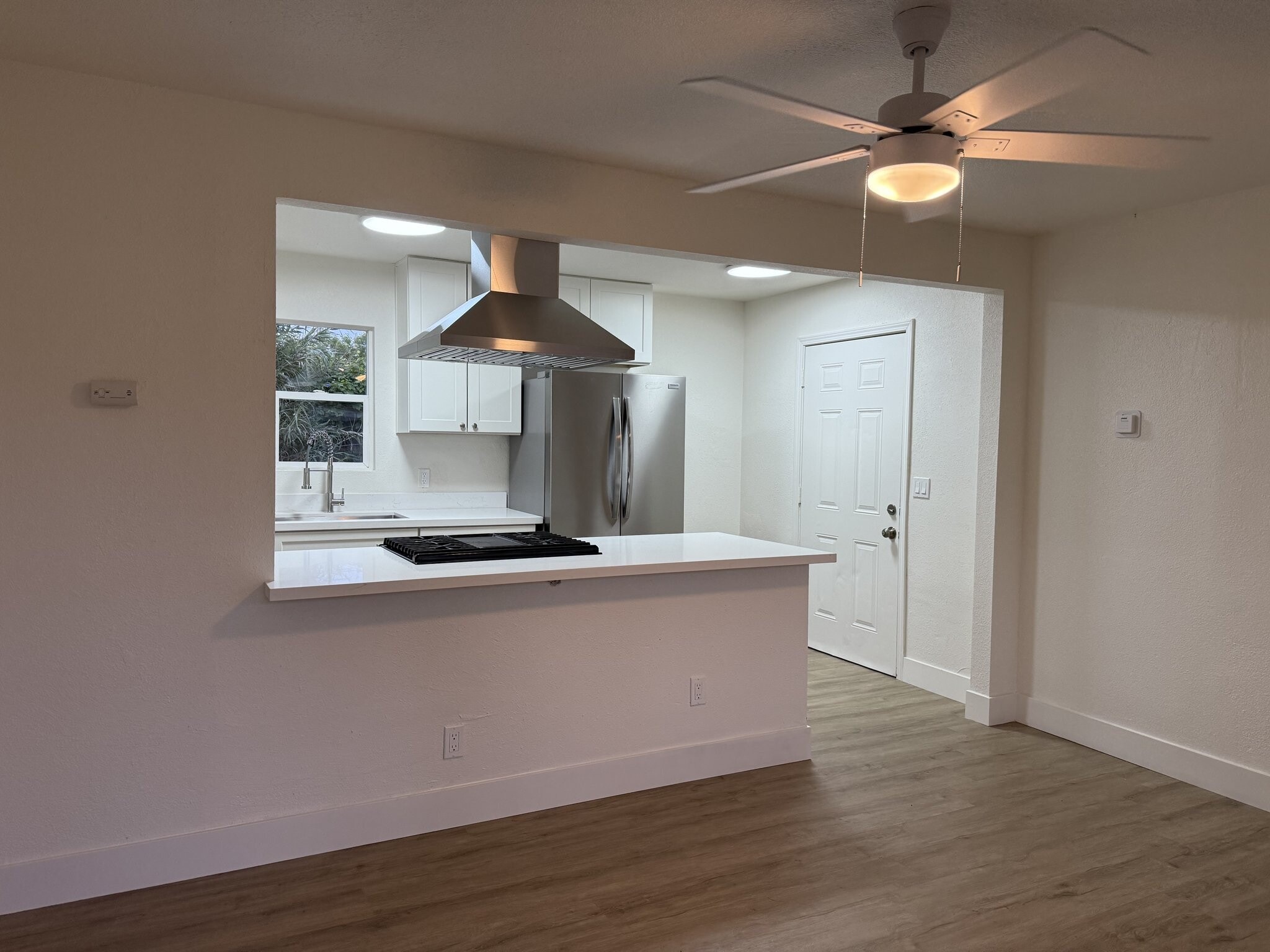 Building Photo - 636-642 Las Palmas Ave