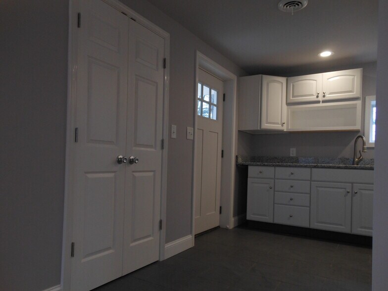 Building Photo - 1871 Blue Ball Rd