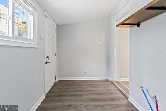 Building Photo - 435 N 42nd St