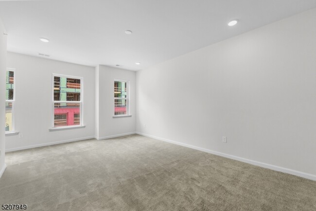 Building Photo - 8 Jessica Ln