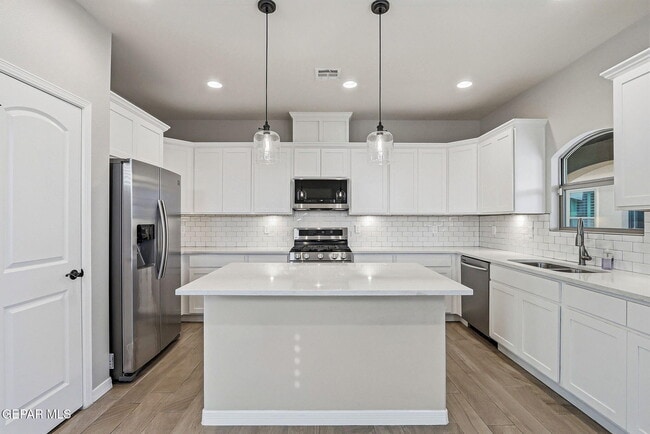 Building Photo - 14900 Tierra Crystal Ave