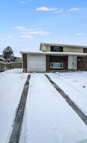 Building Photo - 13773 E 32nd Pl