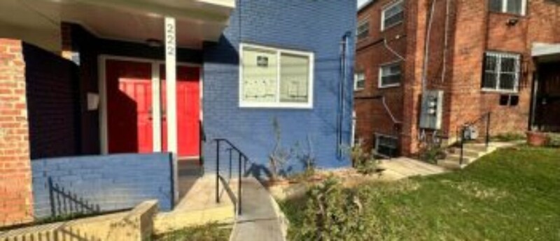 Building Photo - 222 Webster St NE