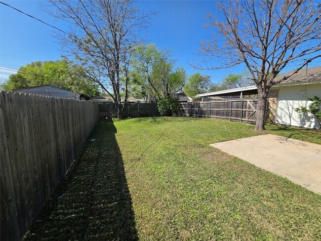 Building Photo - 4773 Stallcup Dr