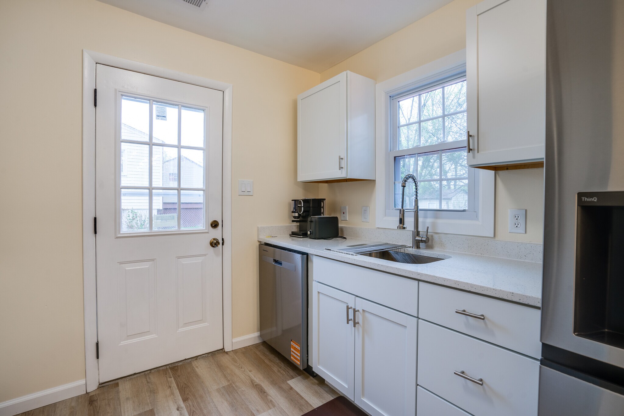 Building Photo - 14220 Fallbrook Ln