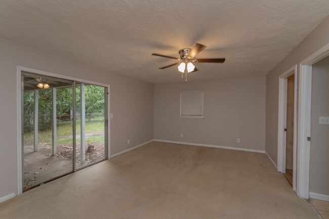 Building Photo - 4 bed/2 bath single-family home for lease ...