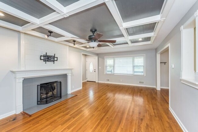 Building Photo - Fantastic 4 Bedroom Home In Great North Indy Location!