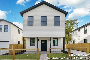Primary Photo - 423 N Mesquite St