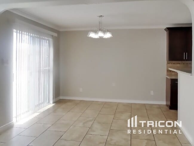 Building Photo - 2714 Moonrock