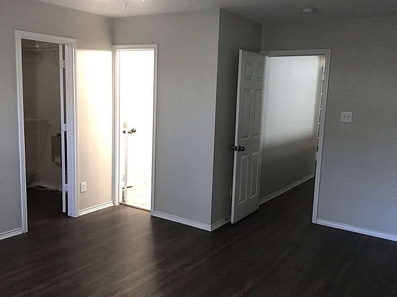 Building Photo - 10123 Del Lago Ct