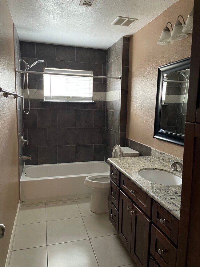 Building Photo - 12015 Sea Shore Dr