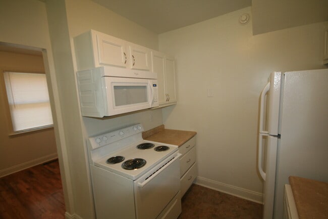 Building Photo - Perfect Floorplan! Walltown Duplex with All Appliances and Fenced Yd