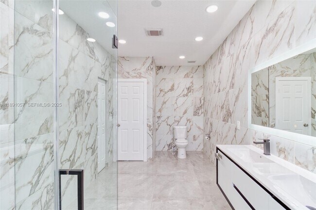 Building Photo - 3810 SW 51st St