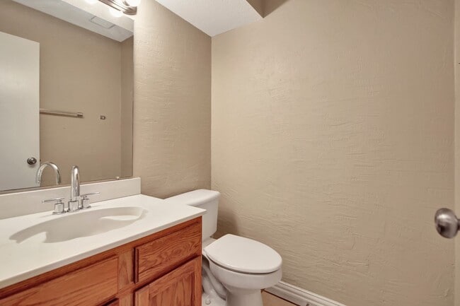 Building Photo - Premium Location at a Perfect Price.