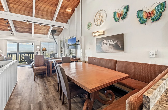 Building Photo - Fully Furnished 2 Bed / 2 Bath Corner Unit...