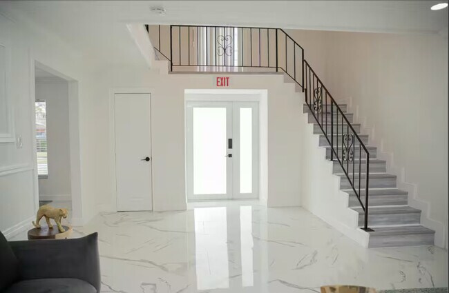 Building Photo - 651 NW 42nd Ave