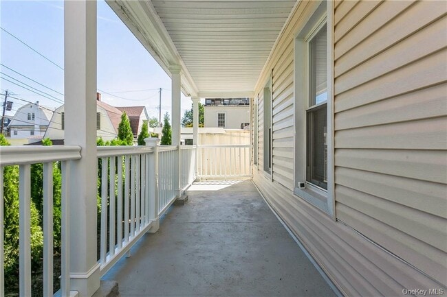 Building Photo - 156 Bellevue Pl