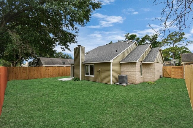 Building Photo - 3227 Westwick Dr
