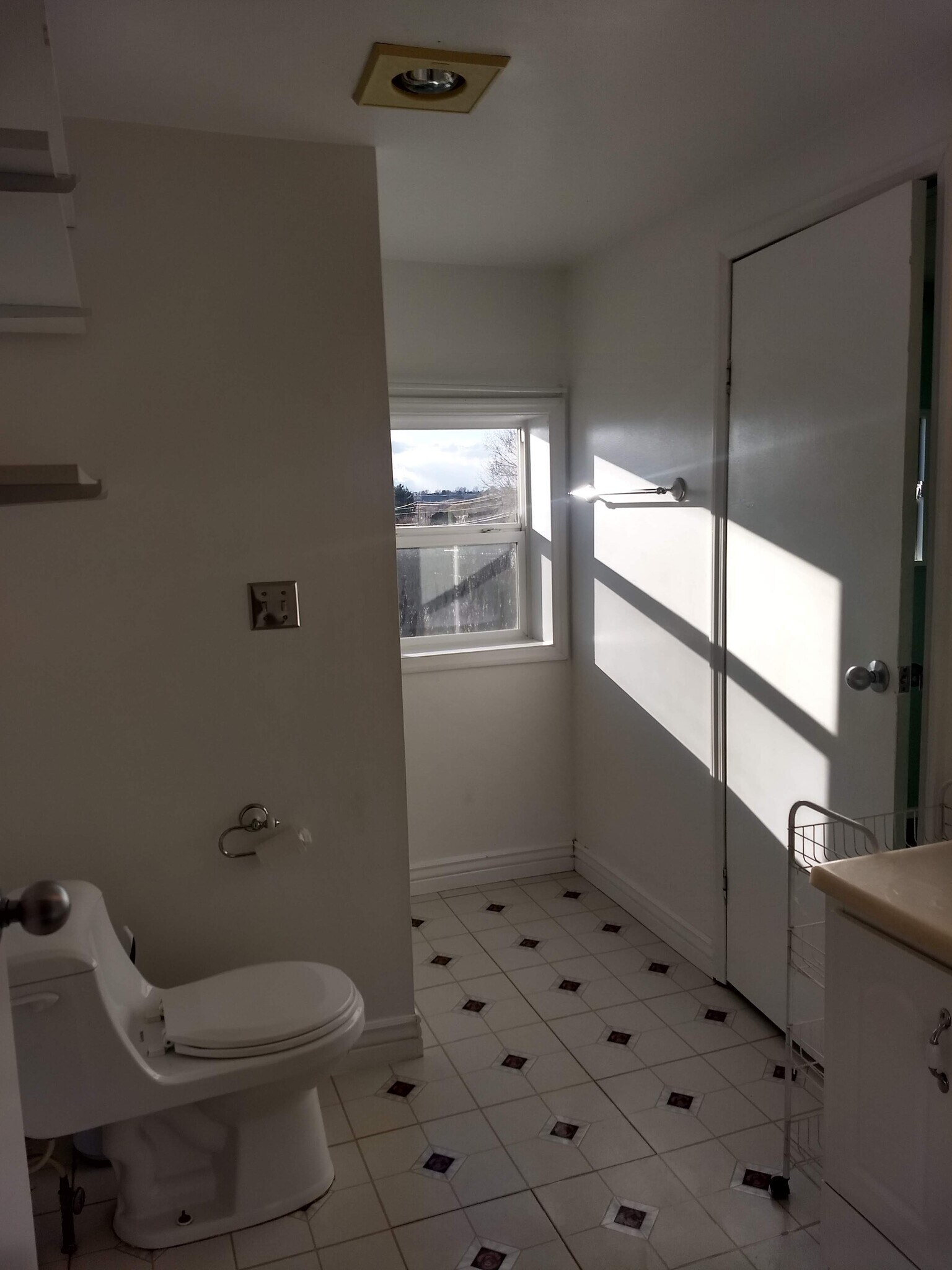 Main Bathroom - 1680 Chipeta Rd
