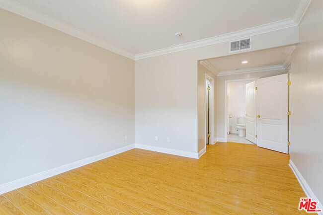 Building Photo - 421 E Santa Anita Ave