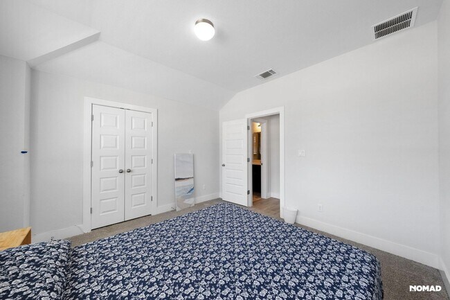 Building Photo - 1821 Arapaho Mountain Pass