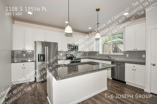 Building Photo - 1108 S 195th Pl