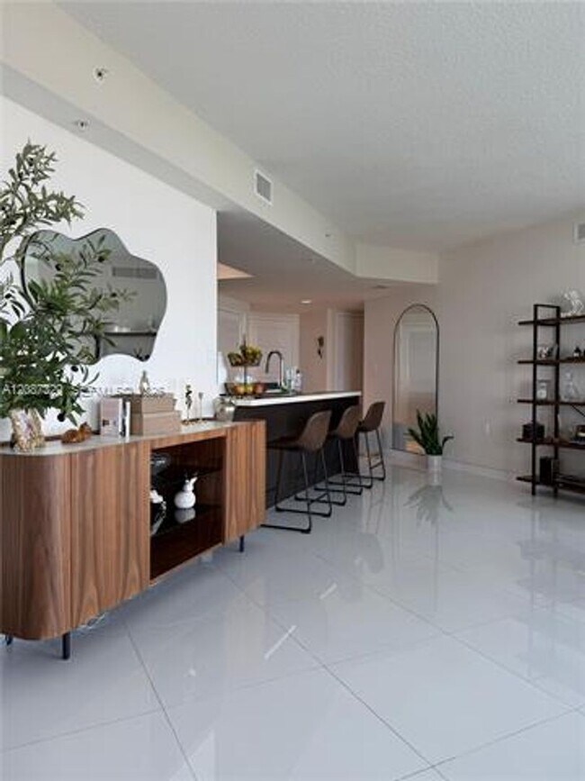 Building Photo - 200 Sunny Isles Blvd