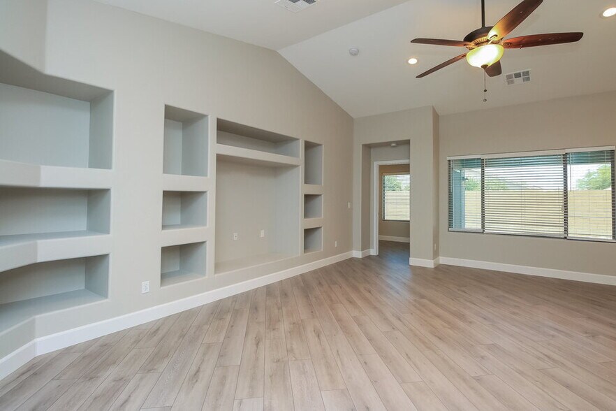 Building Photo - 1846 W Half Moon Cir