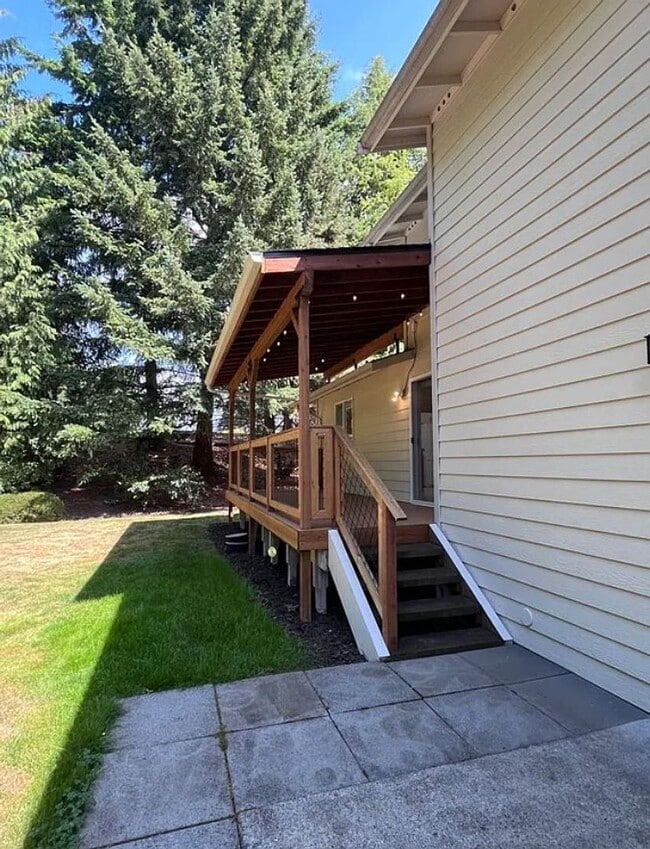 Building Photo - 531 48th Pl SE