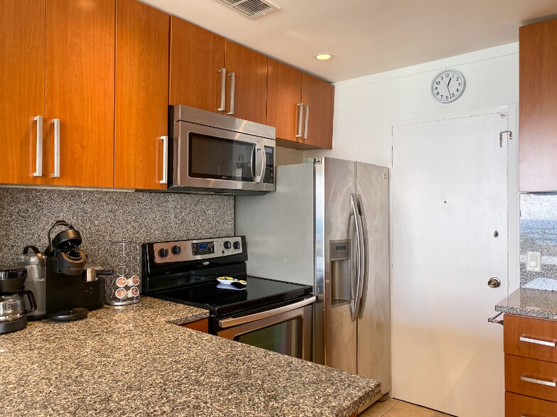 Building Photo - 3505 S Ocean Dr