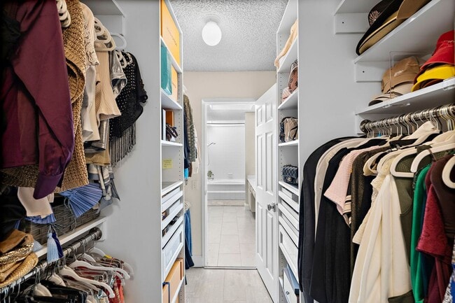 Building Photo - Charming Townhome in Turtle Rock