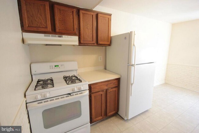 Building Photo - 7901 Central Park Cir