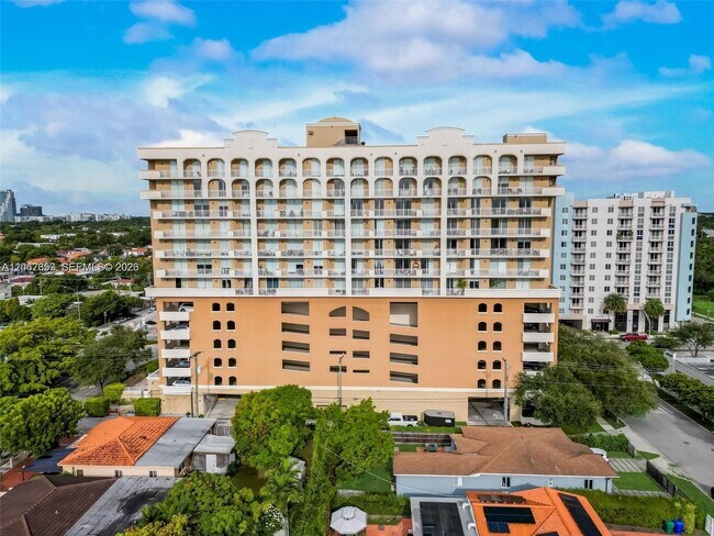 Building Photo - 2425 SW 27th Ave