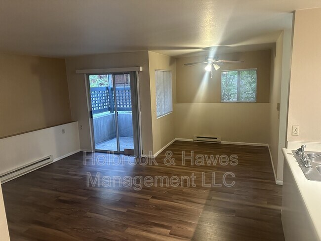 Building Photo - 4531 Boardwalk Dr