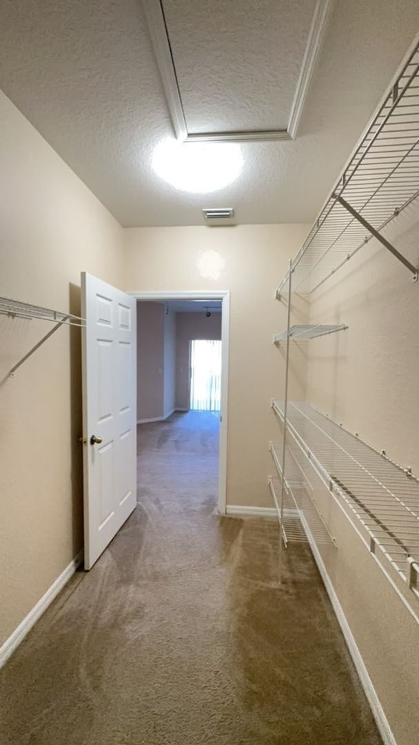 Building Photo - 3 BEDROOM 2 BATH 2 CAR GARAGE CONDO