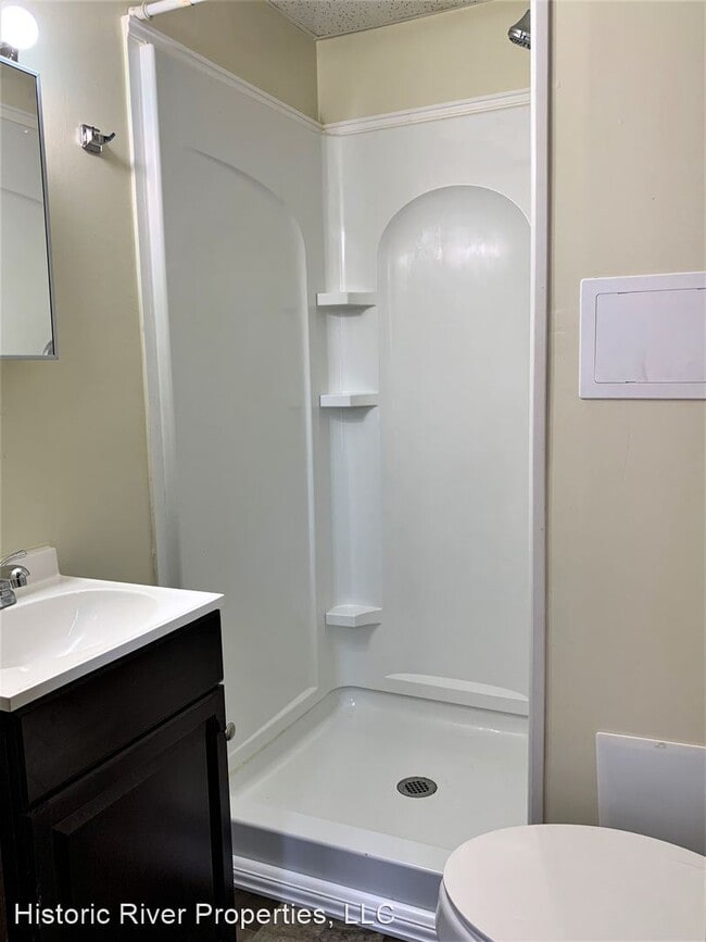 Building Photo - 215 11th St