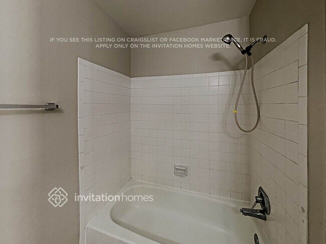 Building Photo - 668 E Manor Dr